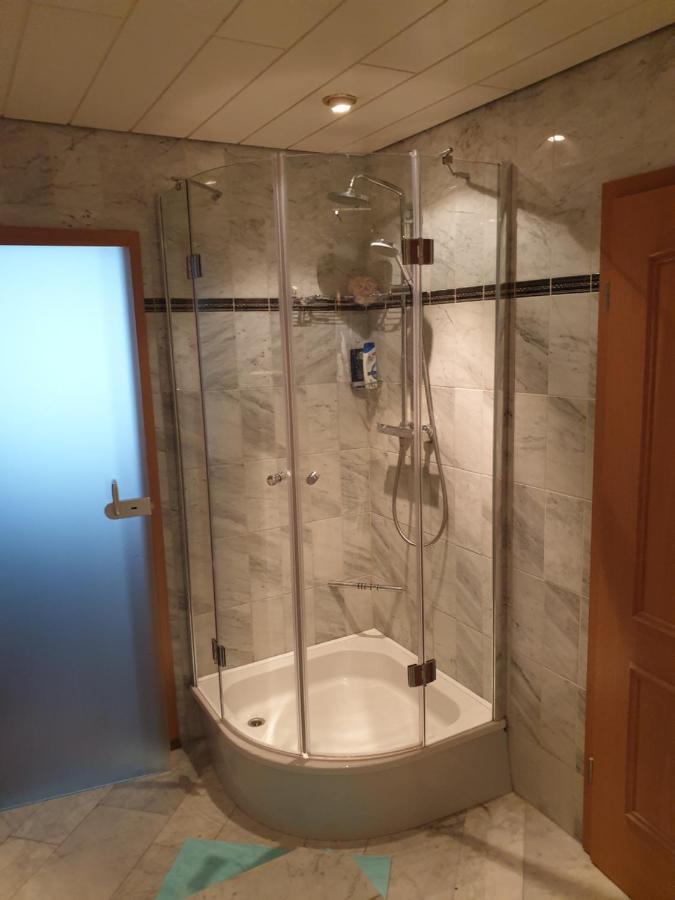 Wohnung Fuer 4 Personen, 2 Schlafzimmer, 2 Parkplaetze, Wlan Konstanz Dış mekan fotoğraf